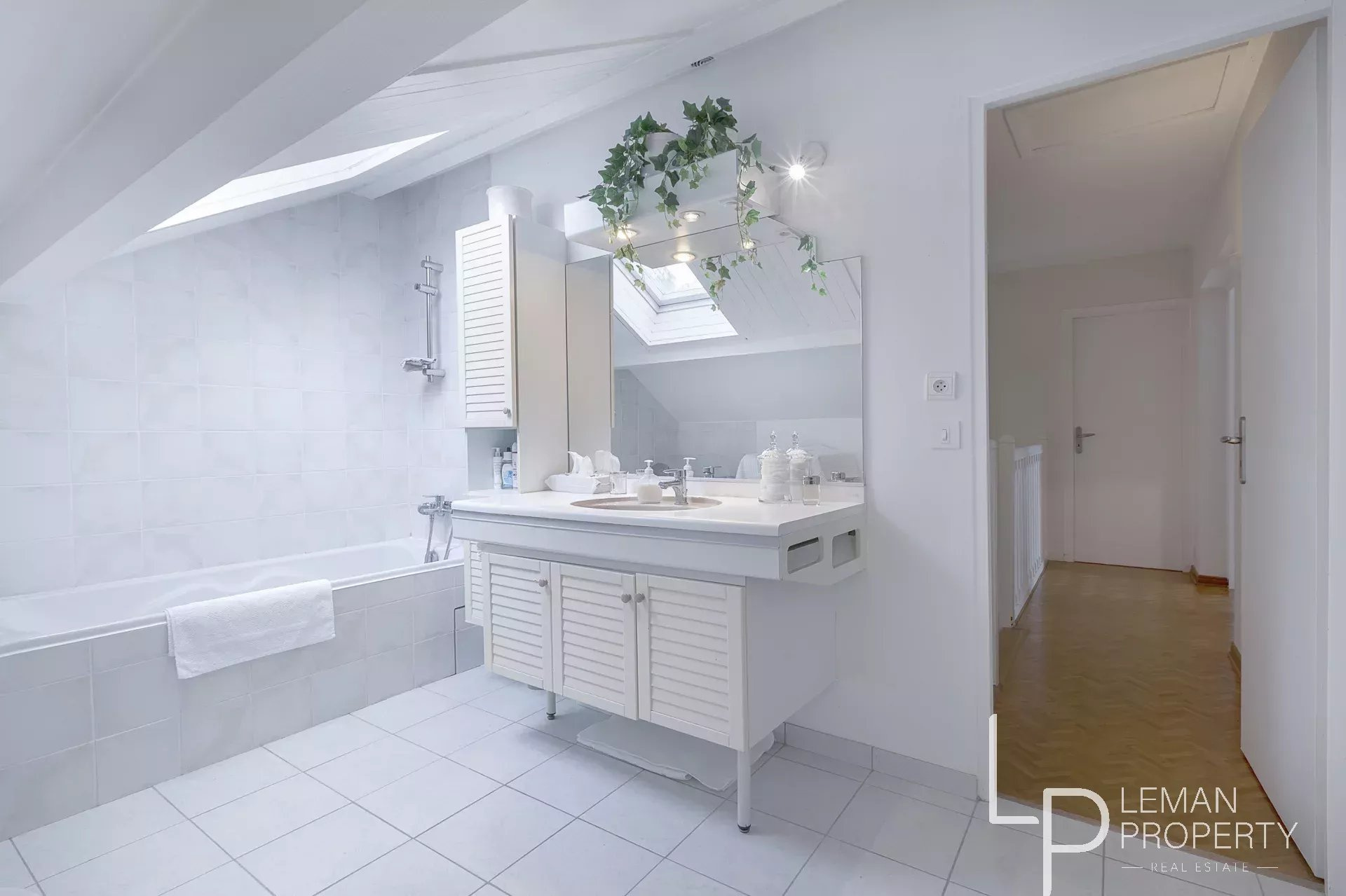 Maison / Villa de 196 m2 comprenant 5 pièces