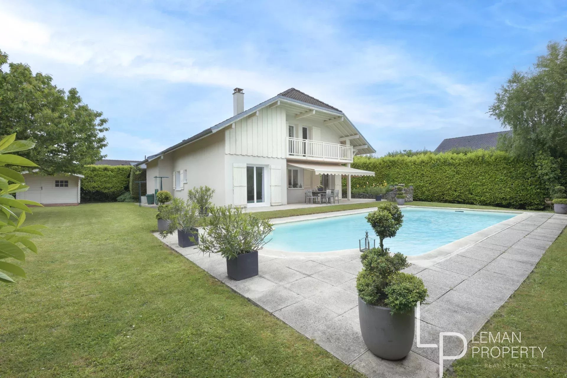 Maison / Villa de 196 m2 comprenant 5 pièces