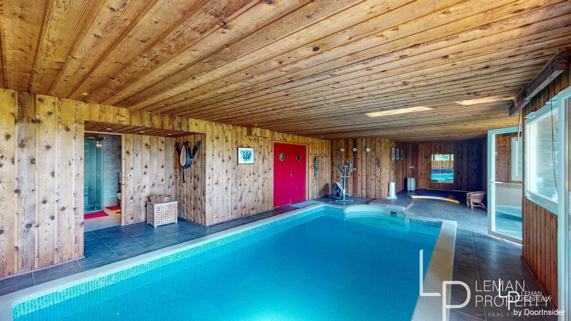 Maison / Villa de 280 m2 comprenant 7 pièces