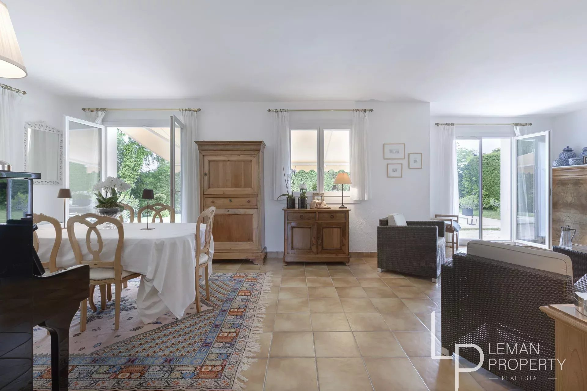 Maison / Villa de 196 m2 comprenant 5 pièces