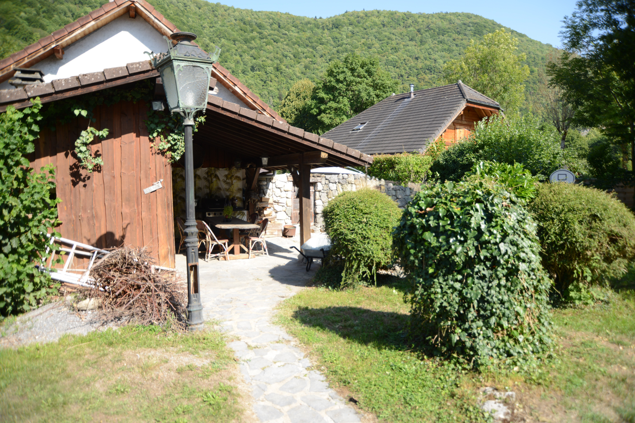 Maison / Villa de 240 m2 comprenant 8 pièces