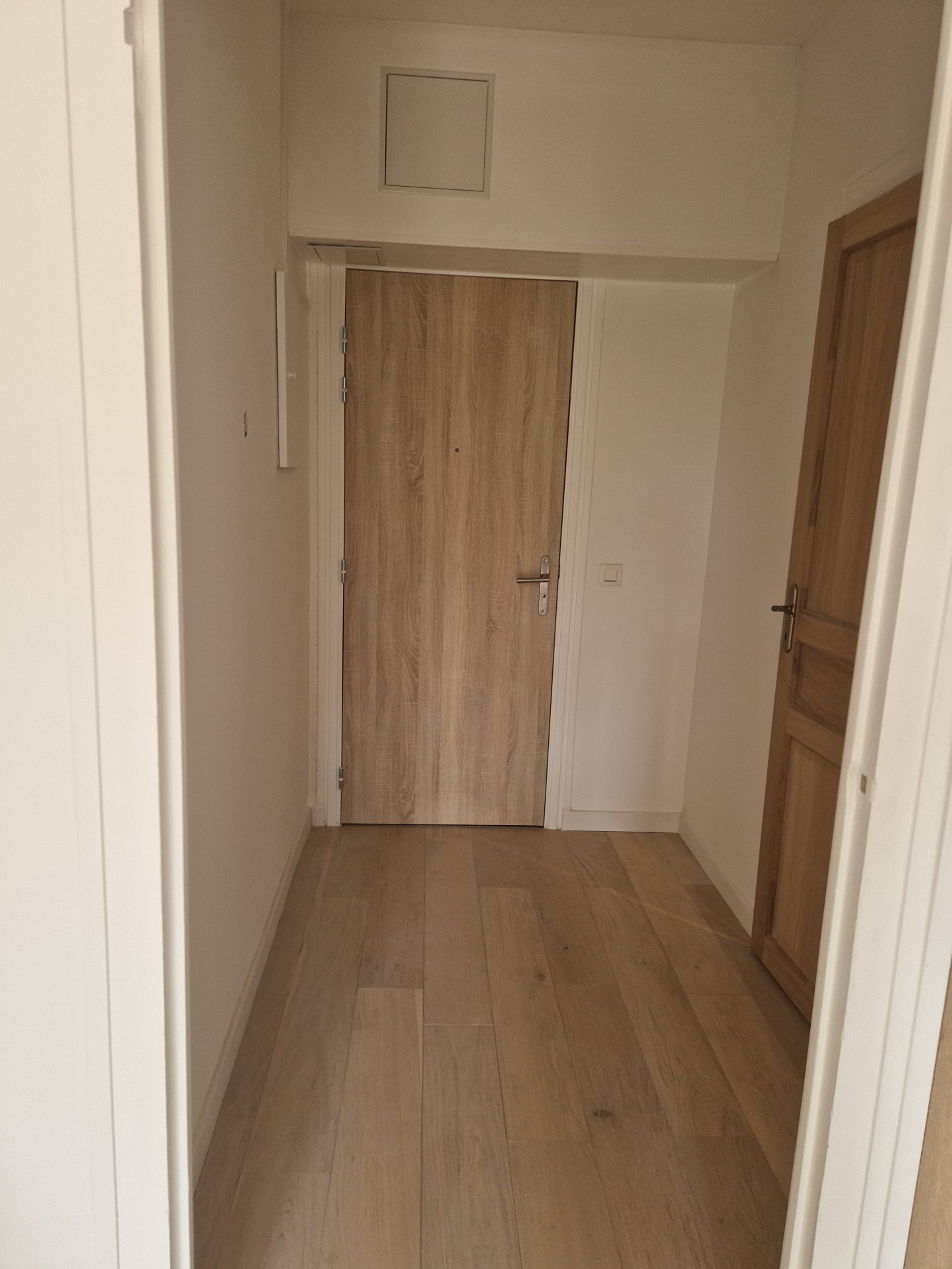 Grand studio avec balcon vue Lac proche débarcadère