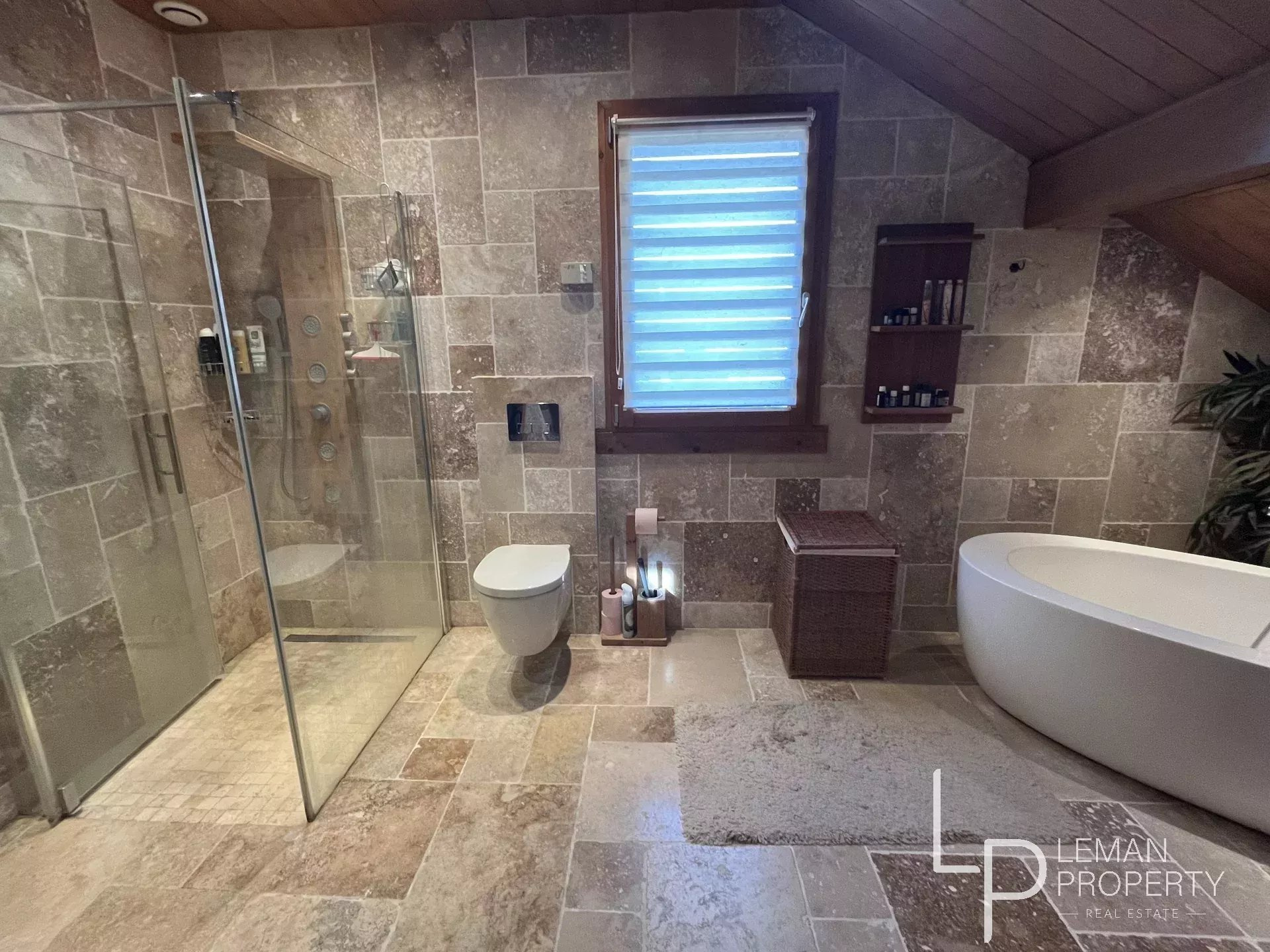 Maison / Villa de 161 m2 comprenant 6 pièces