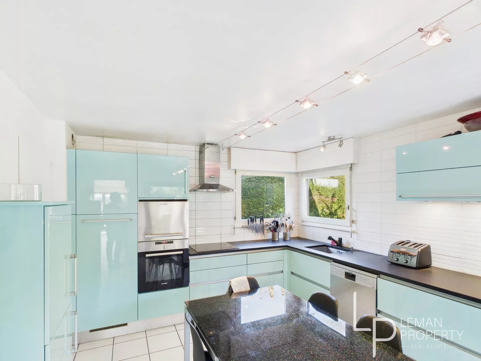 Maison / Villa de 254 m2 comprenant 8 pièces