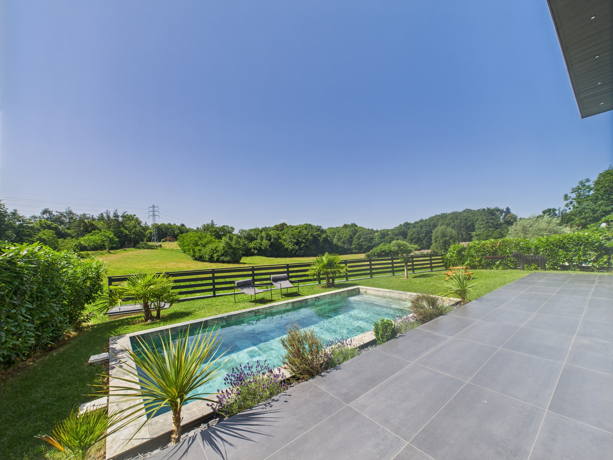 Maison / Villa de 208 m2 comprenant 5 pièces