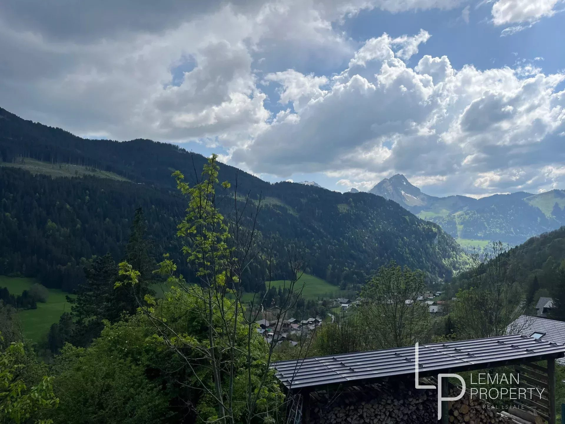 Terrain de 766 m2 comprenant 0 pièces