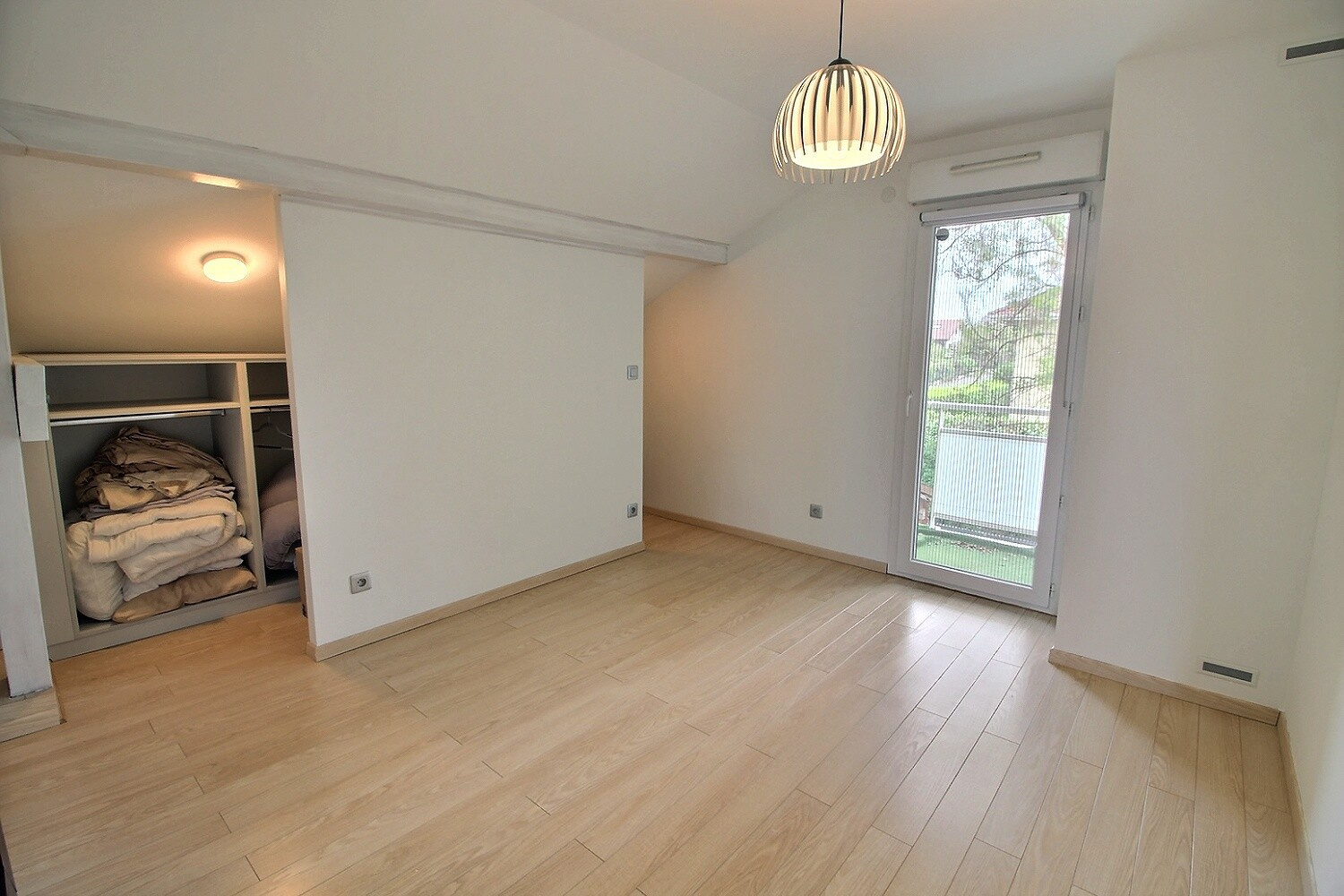 EN EXCLUSIVITÉ À DOUVAINE