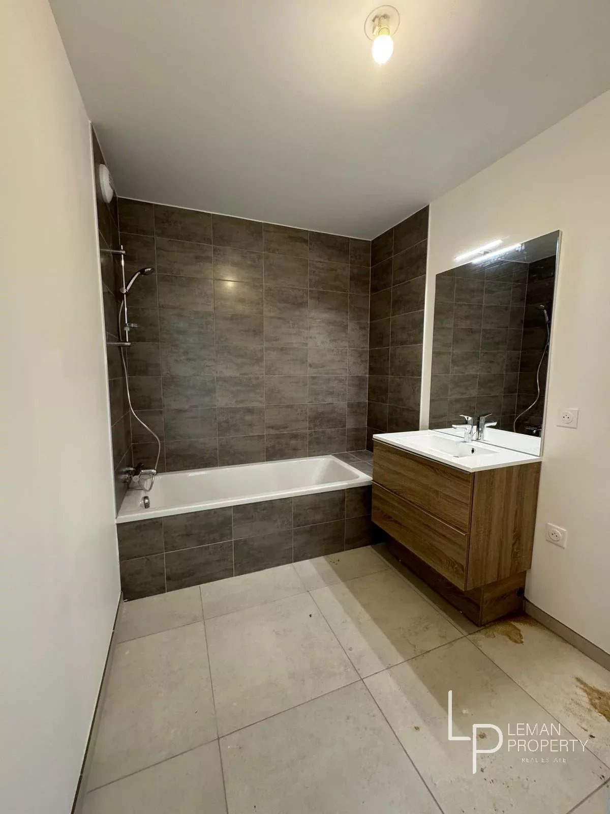 À Thonon-les-Bains : T4 lumineux dans résidence idéalement située