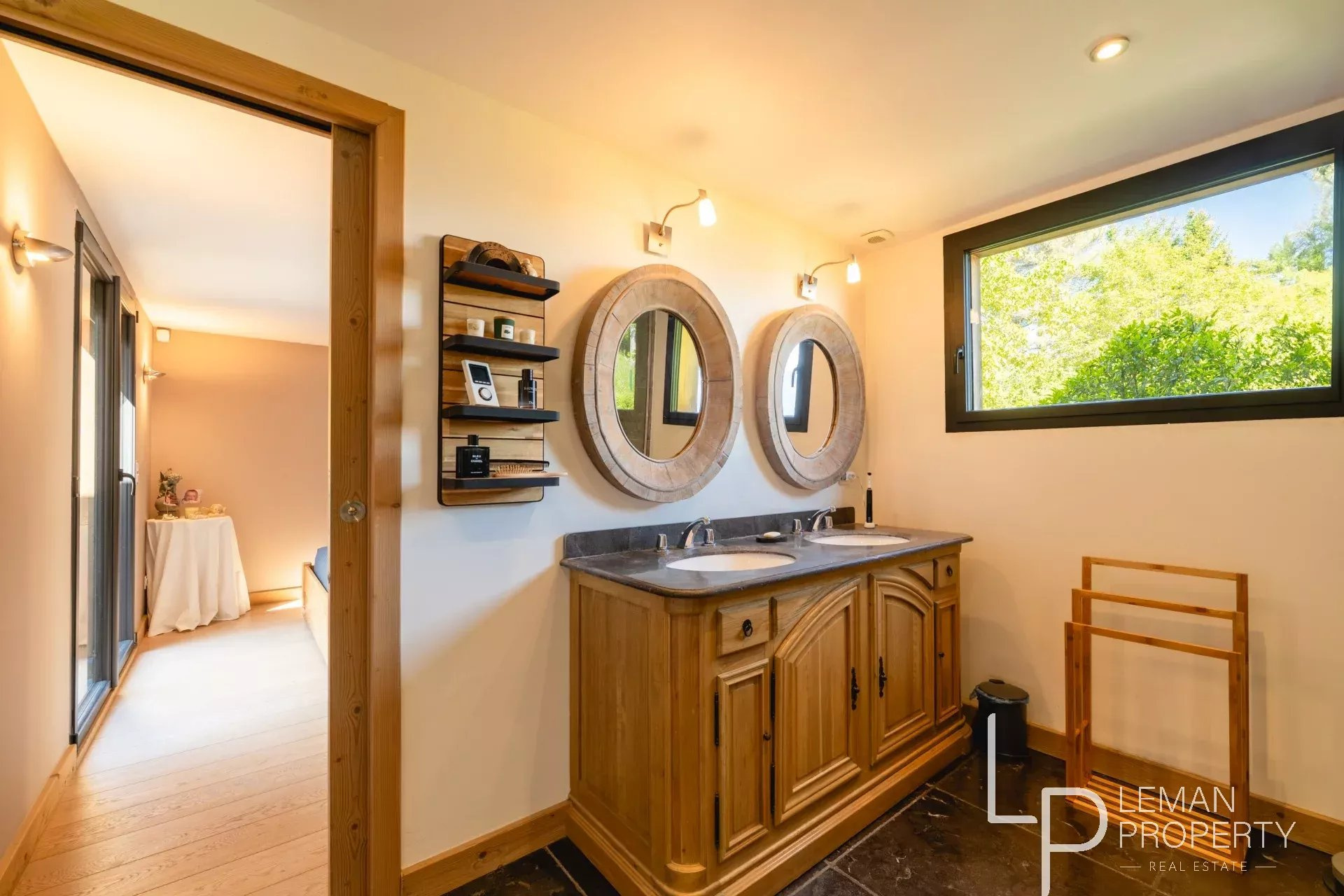 Maison / Villa de 200 m2 comprenant 6 pièces