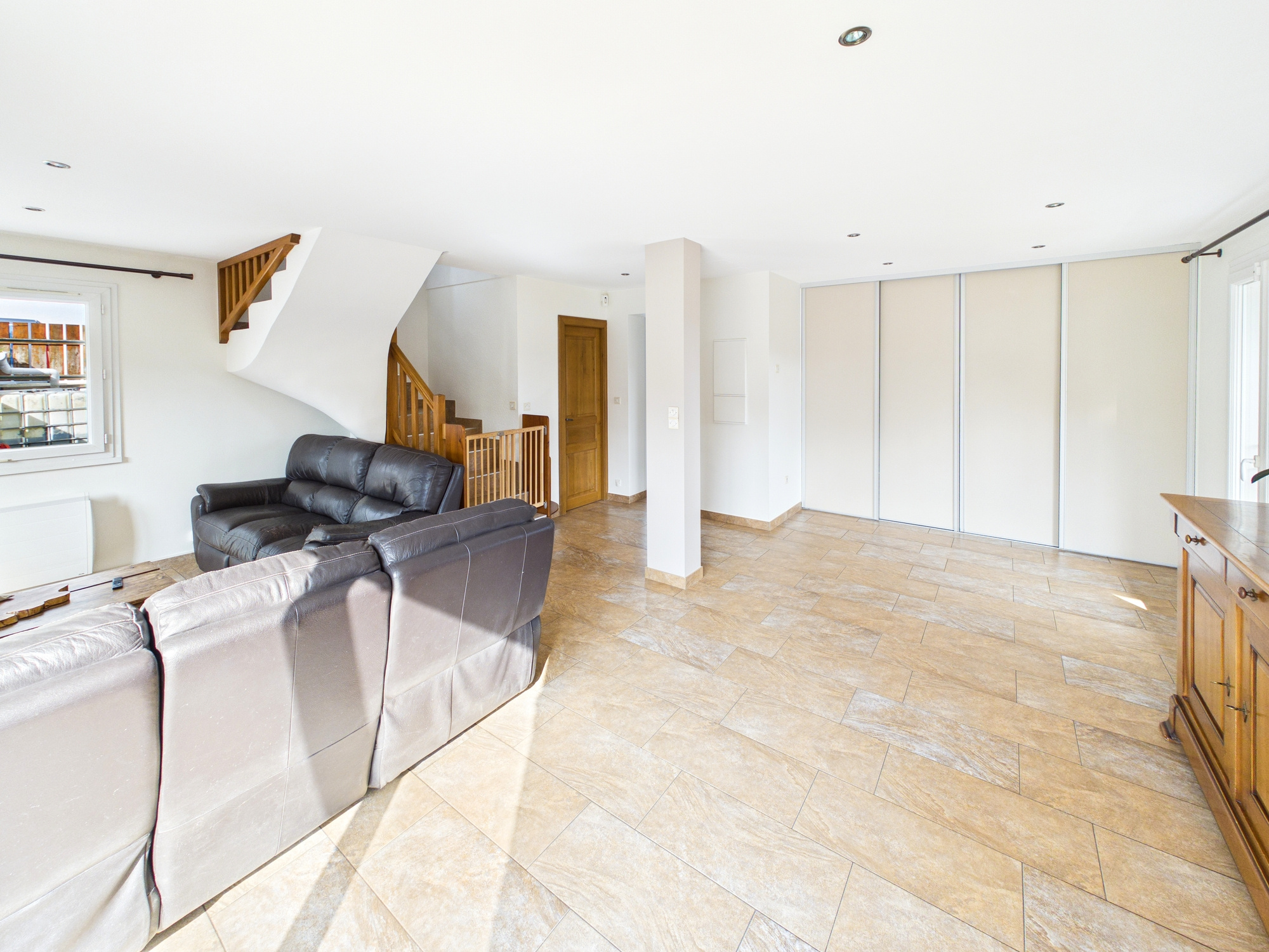 Maison / Villa de 93 m2 comprenant 5 pièces