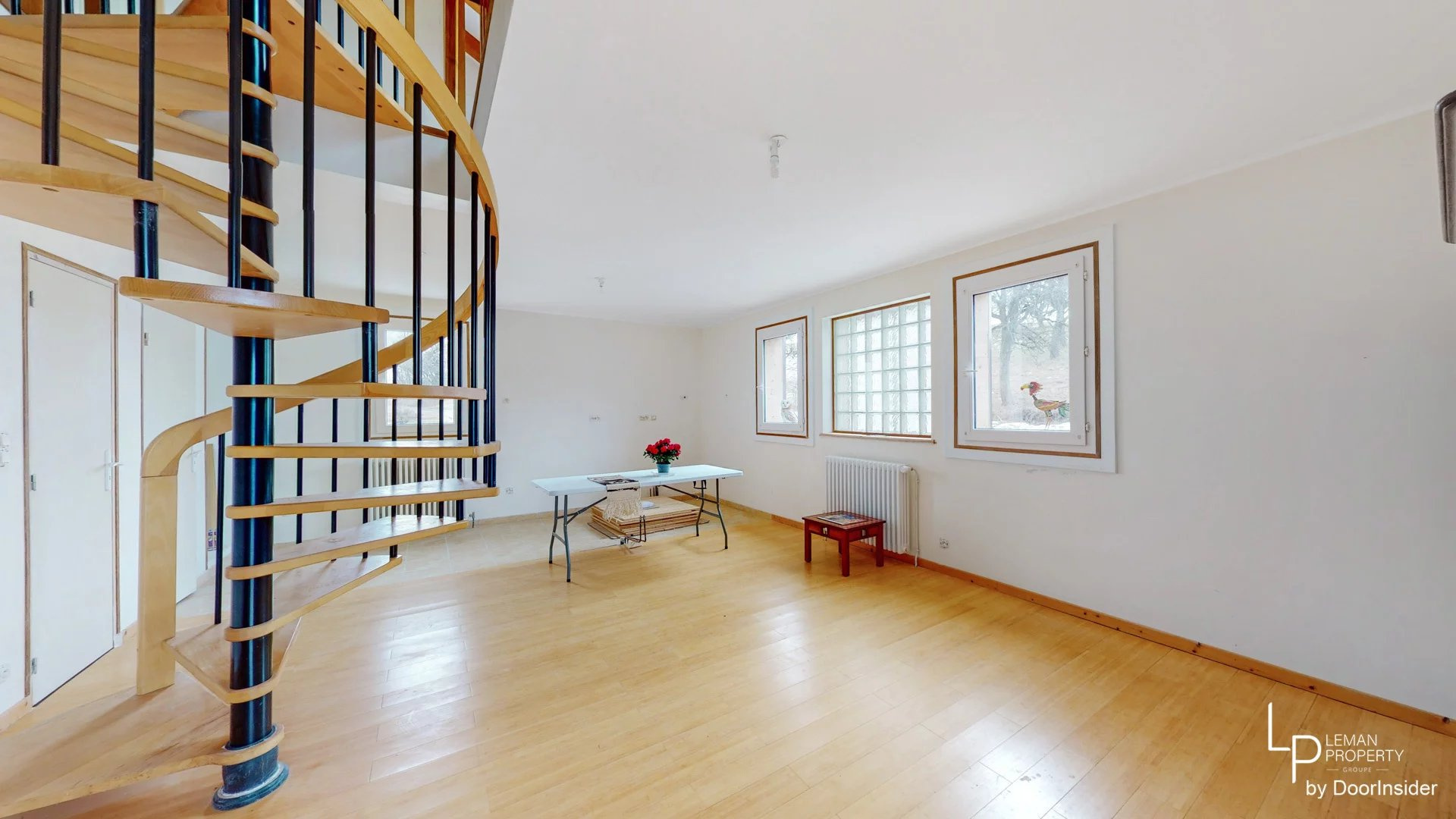 Maison / Villa de 260 m2 comprenant 8 pièces