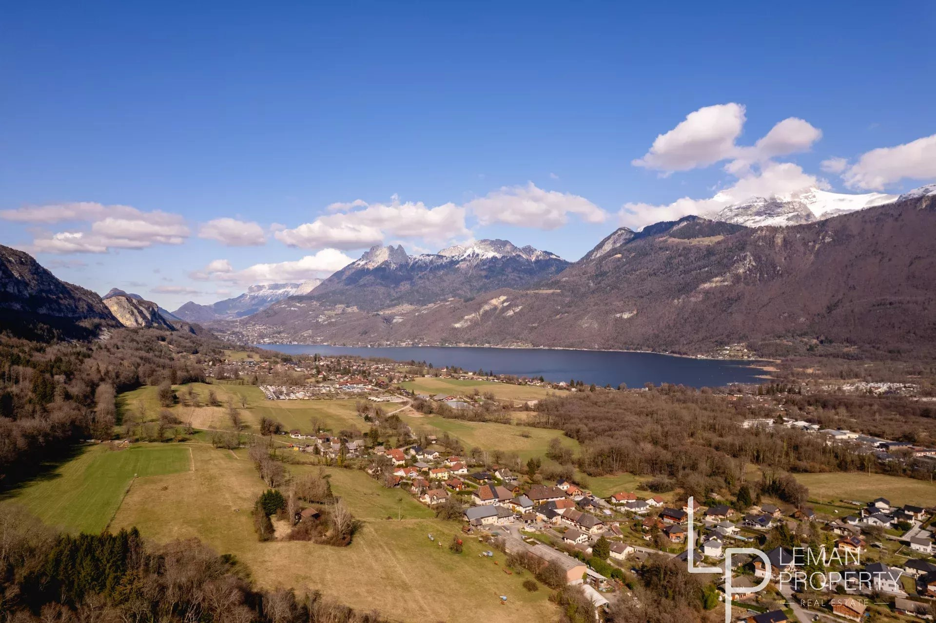 Maison / Villa disponible à la vente à Lathuile