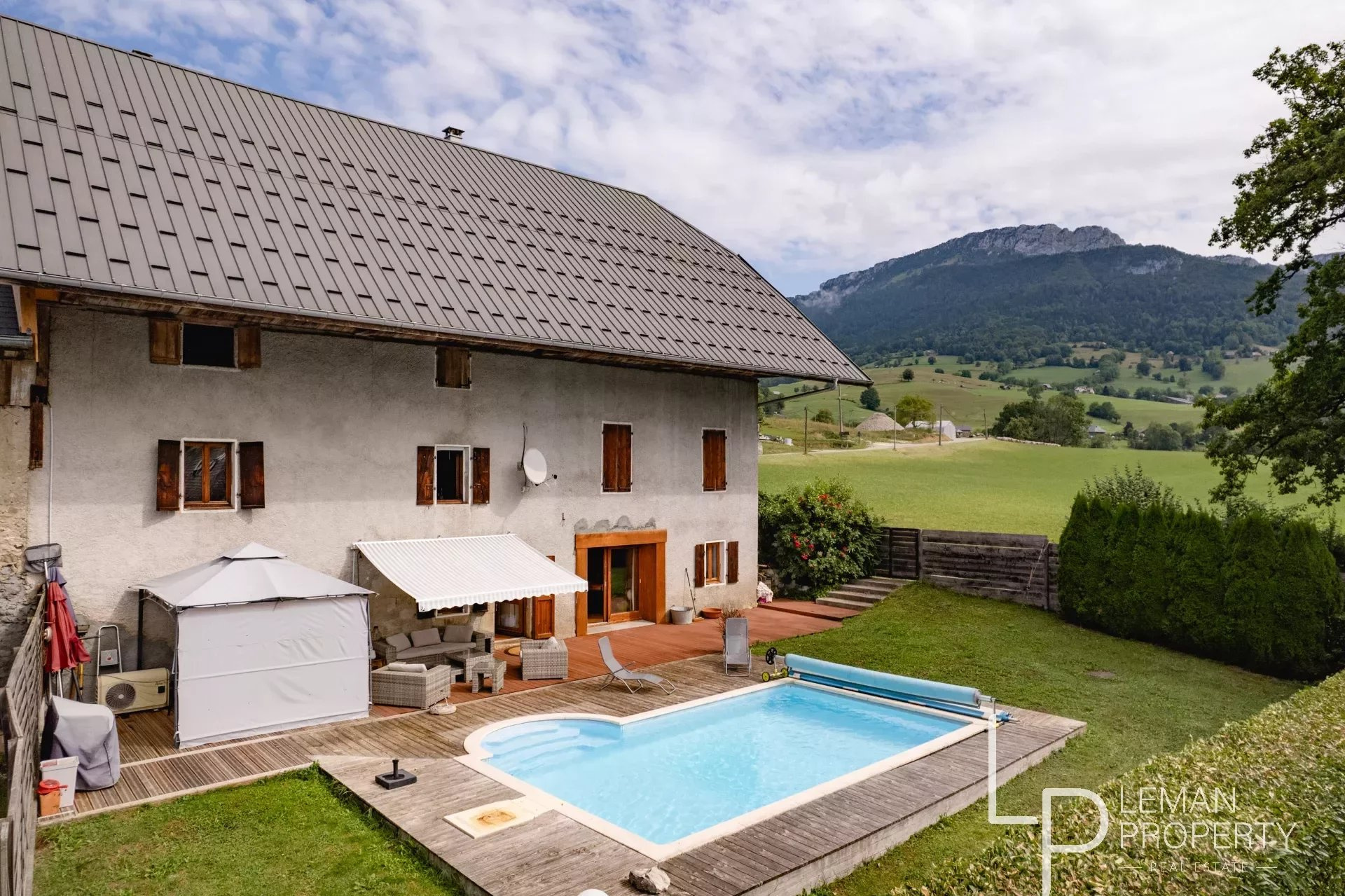 Maison / Villa de 182 m2 comprenant 5 pièces