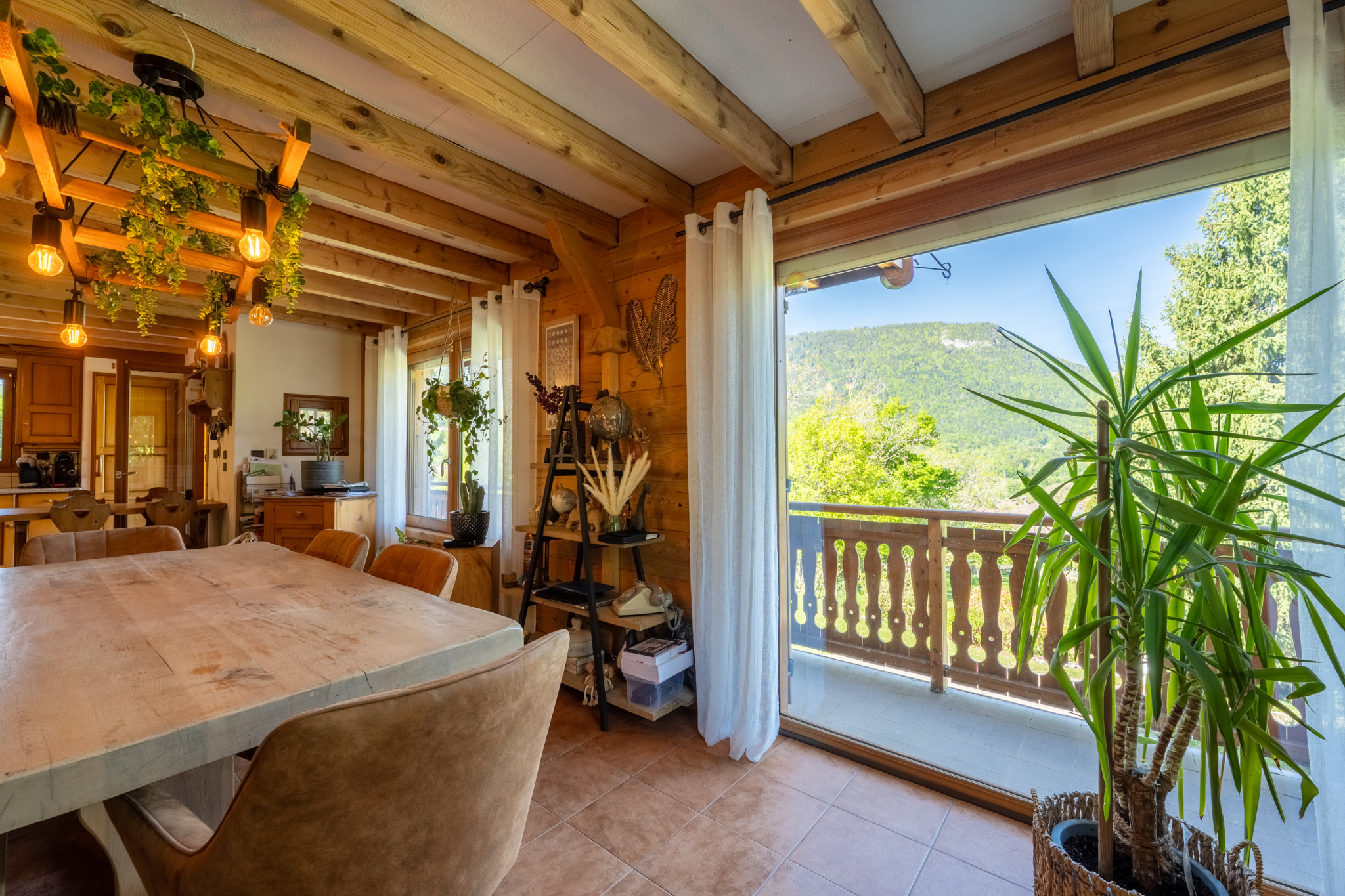 Maison / Villa de 210 m2 comprenant 5 pièces