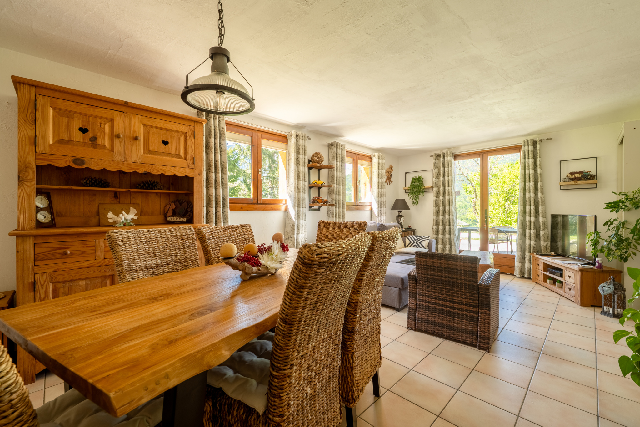 Maison / Villa de 210 m2 comprenant 5 pièces