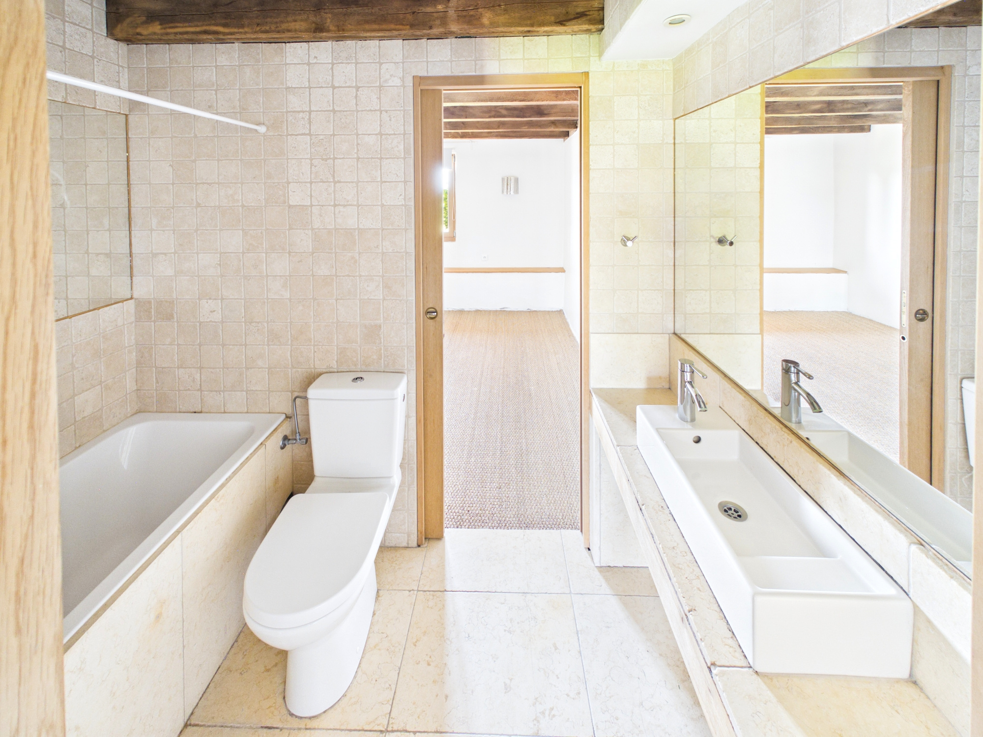 Maison / Villa de 326 m2 comprenant 6 pièces