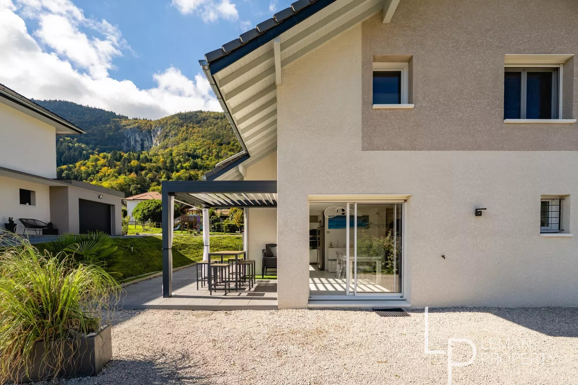 Maison / Villa de 97 m2 comprenant 4 pièces