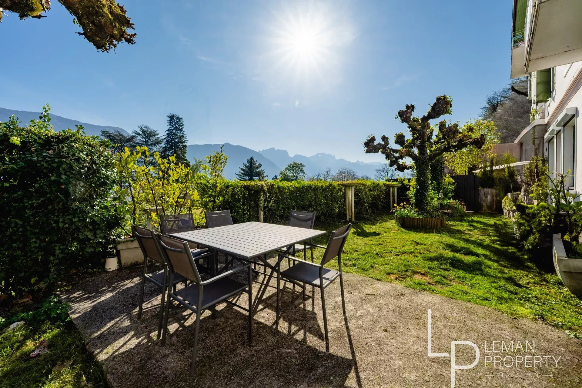 Appartement de 238 m2 comprenant 6 pièces