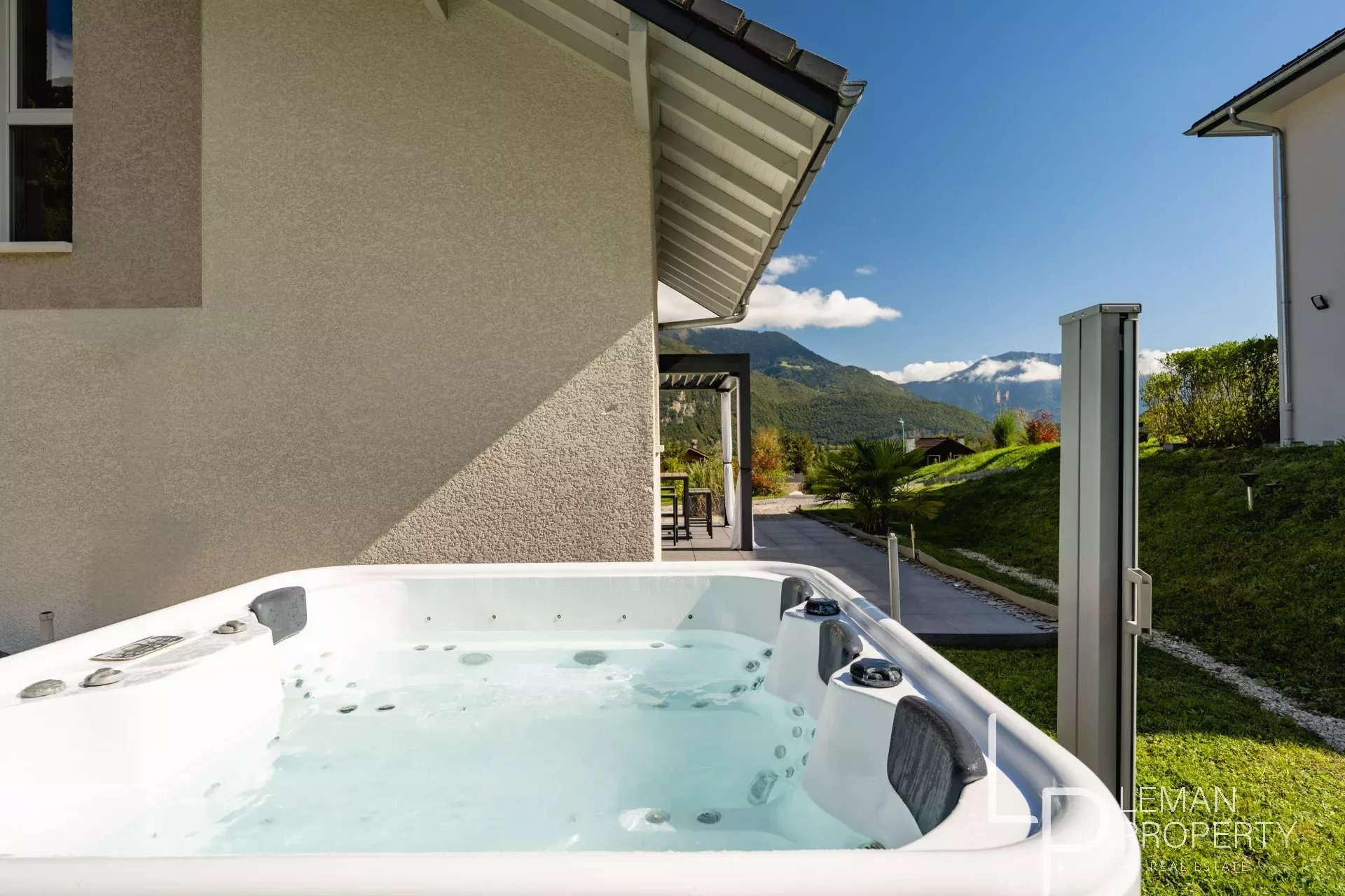 L'agence Leman property vous propose un Maison / Villa à la vente