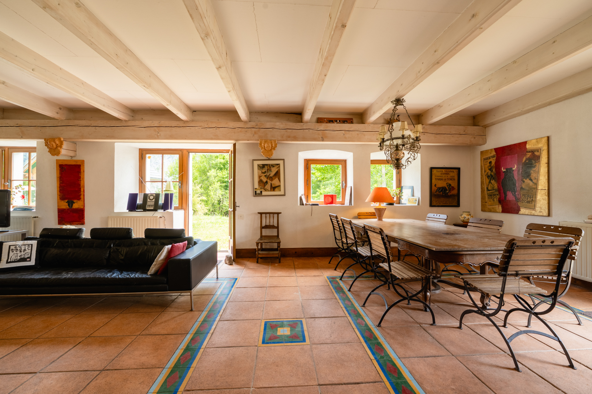 Maison / Villa de 272 m2 comprenant 6 pièces