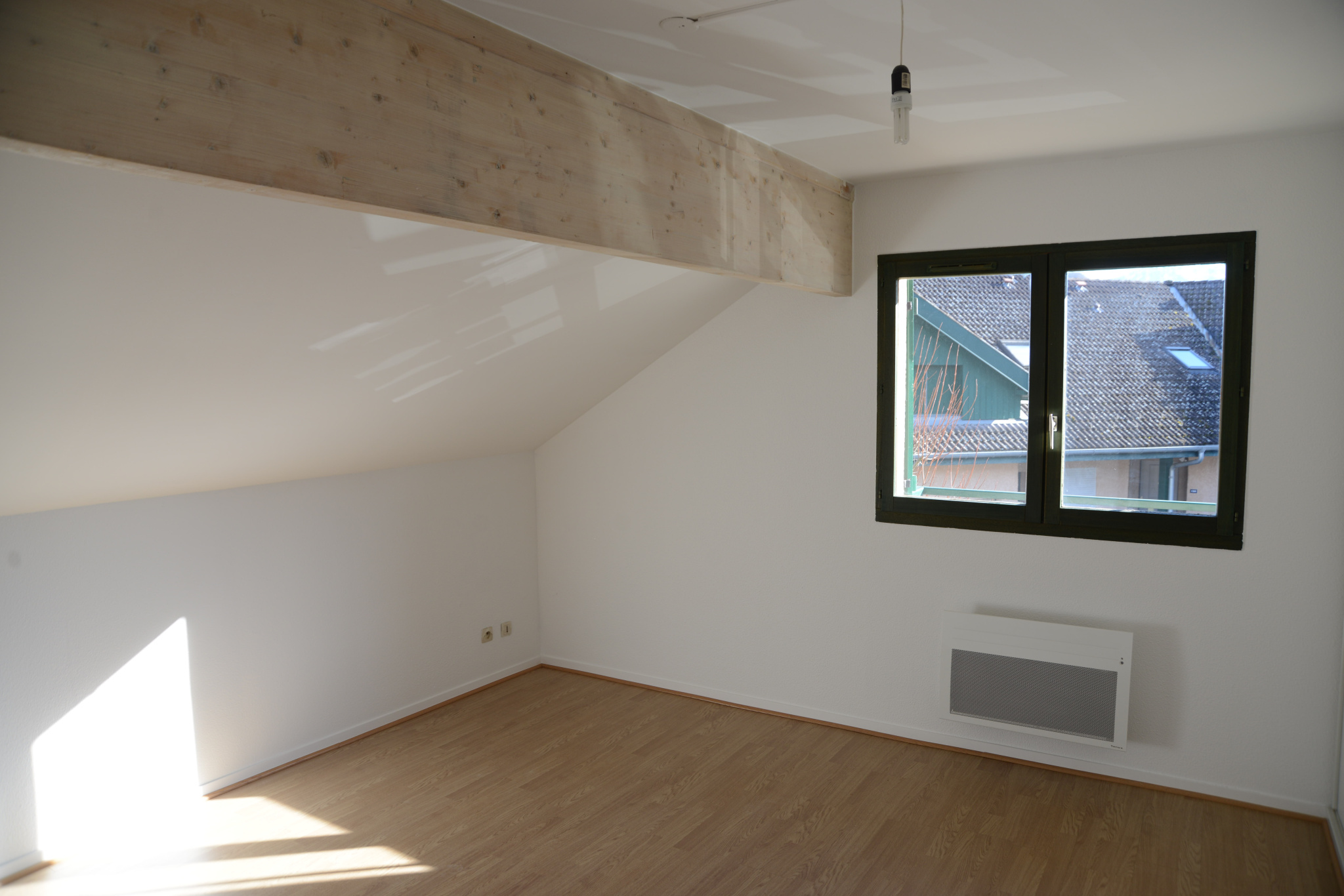 DOUSSARD – T3 mansardé avec balcon et vue montagnes