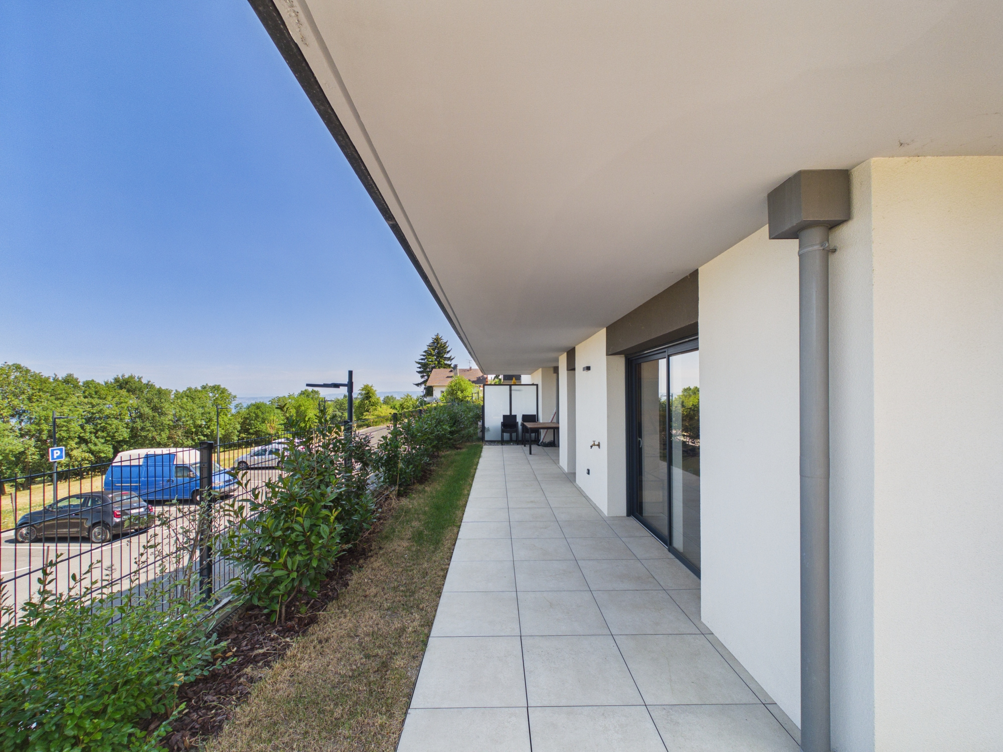 Appartement récent avec terrasse et jardin à Marin