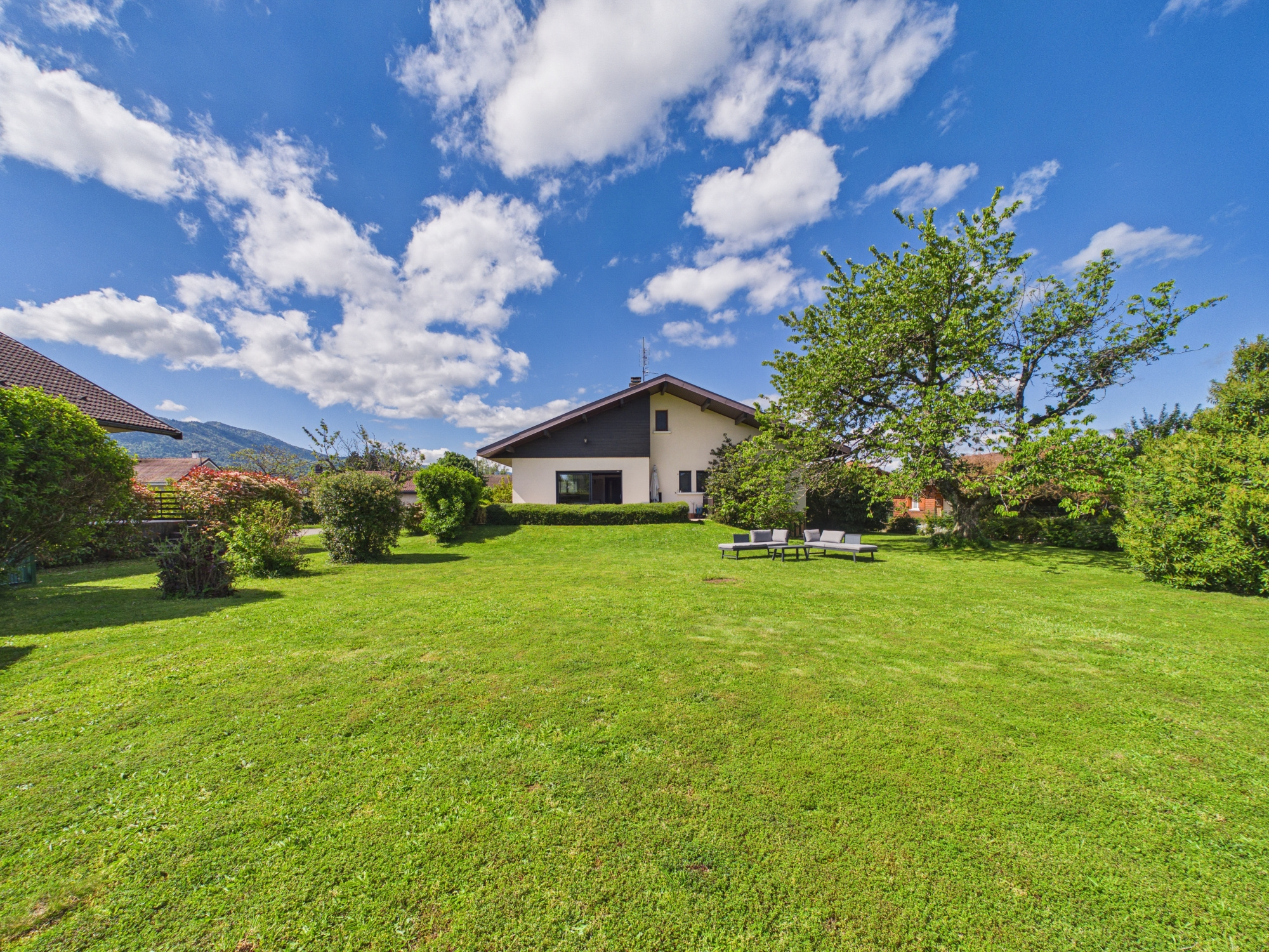 Maison / Villa en vente sur www.leman-property.com