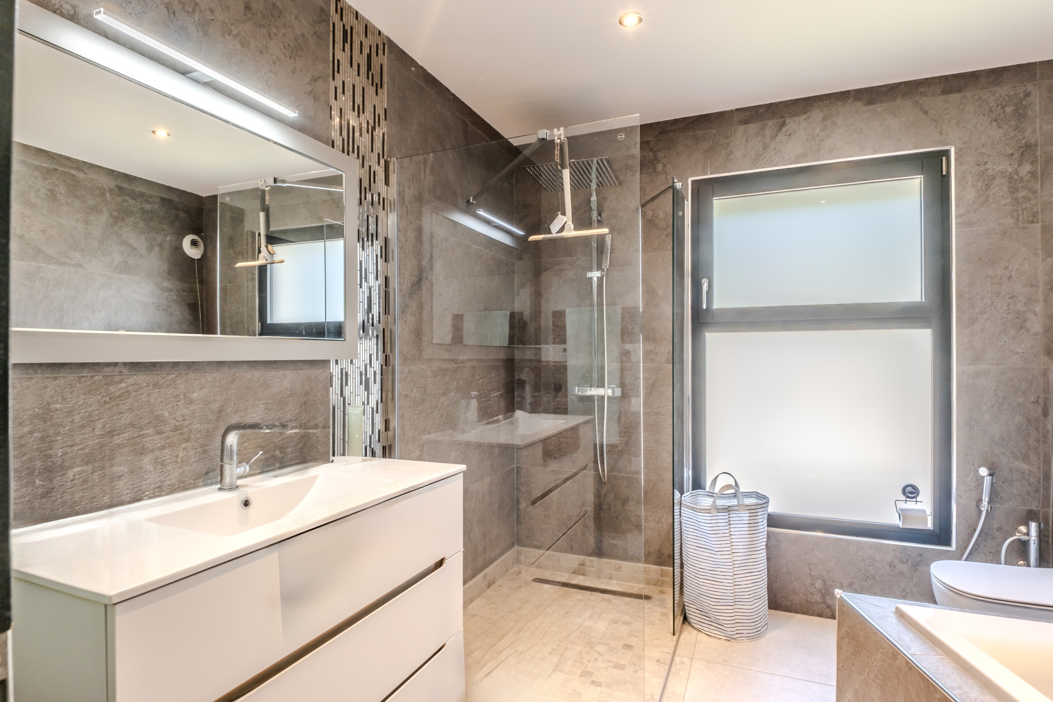L'agence Leman property vous propose un Maison / Villa à la vente