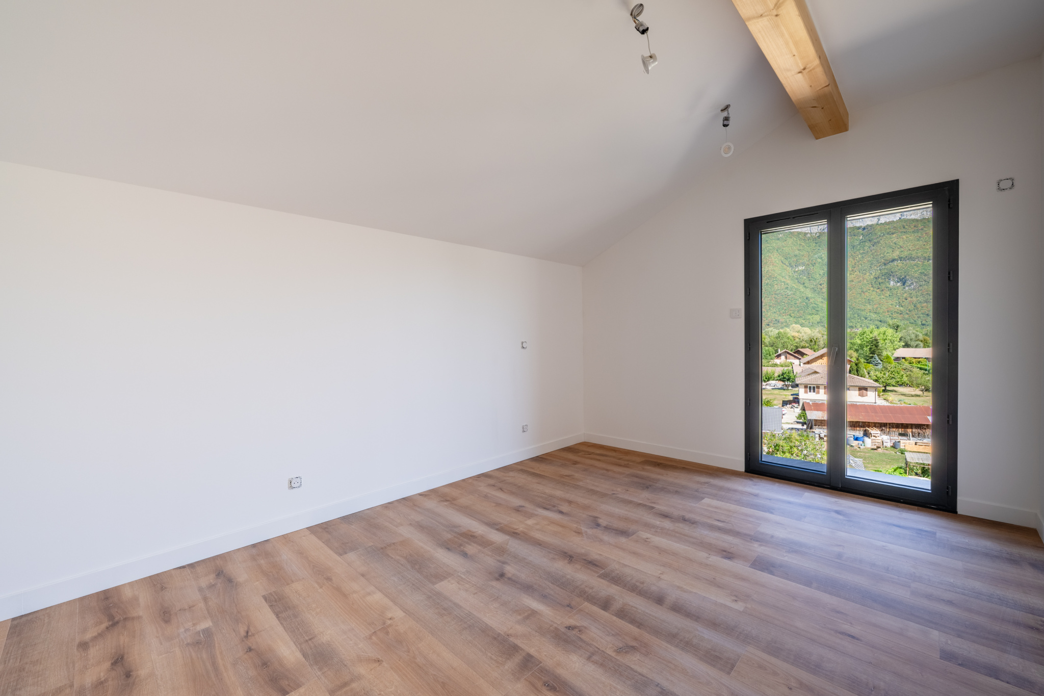LATHUILE – MAISON NEUVE – VUE LAC & MONTAGNES