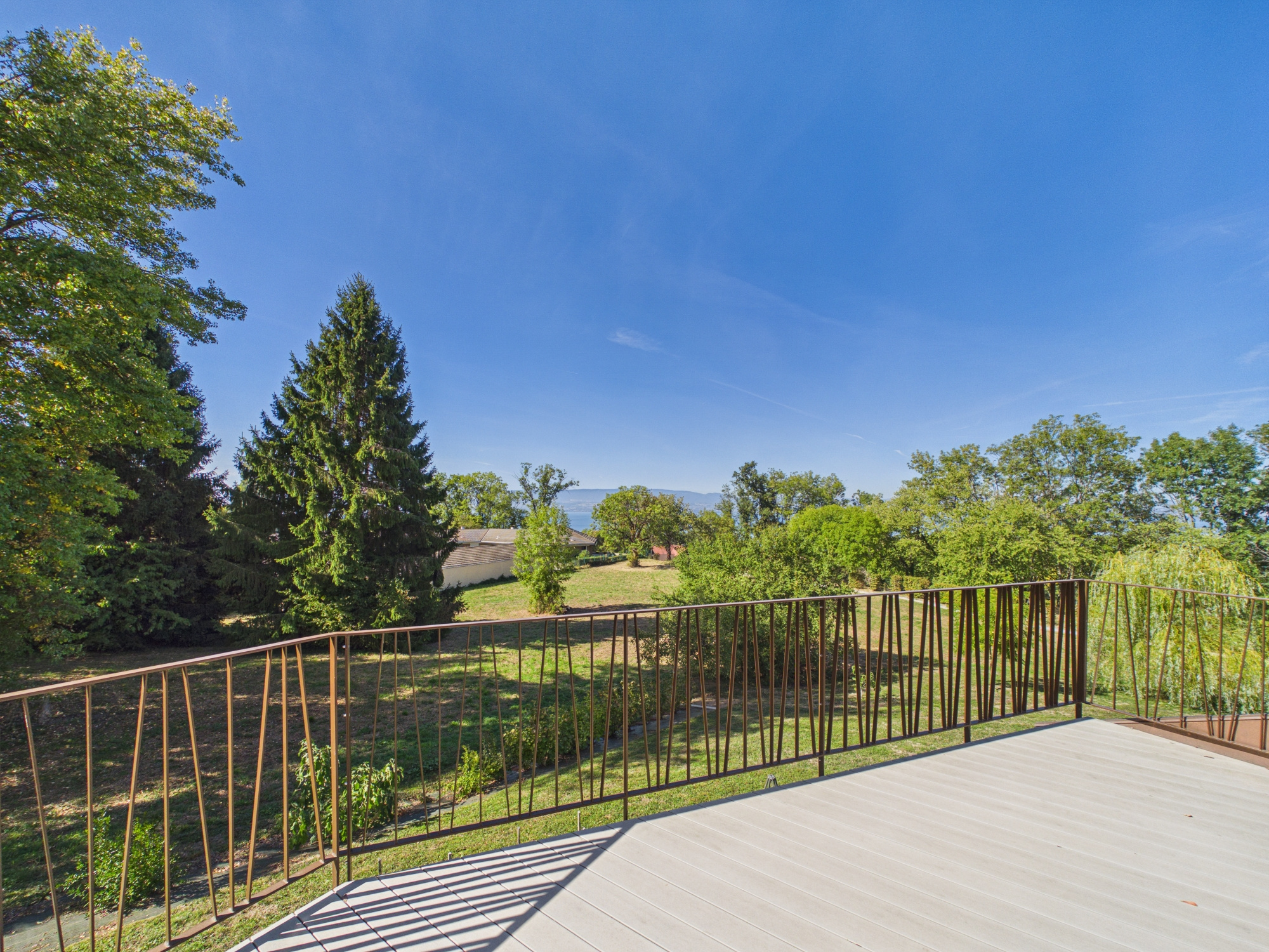 Maison / Villa de 180 m2 comprenant 6 pièces